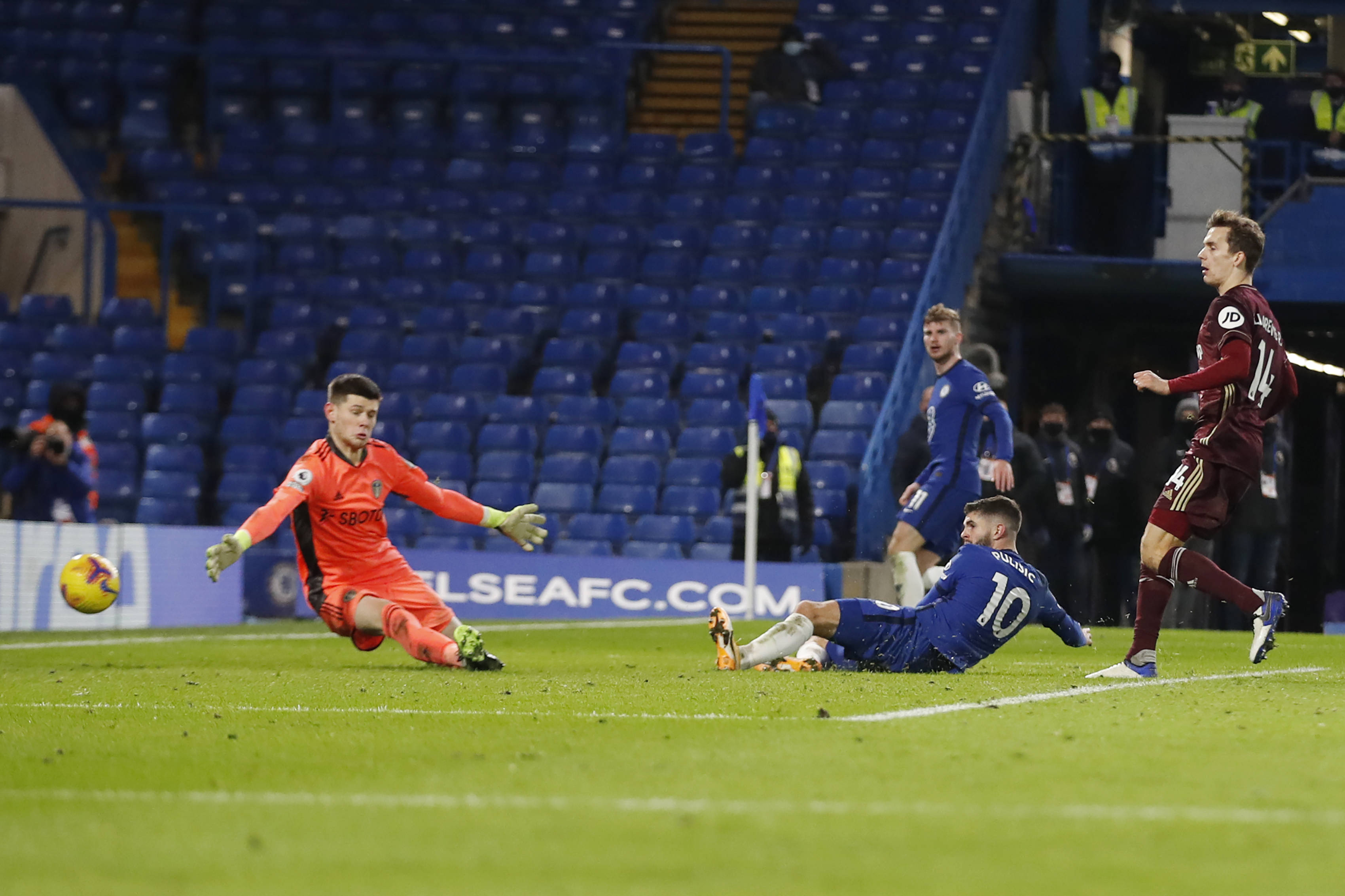 在前锋位置 在前锋位置